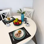 107 - Beachside Renovated 1br 5 Min From