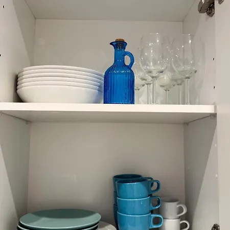 107 - Beachside Renovated 1br 5 Min From דירה *