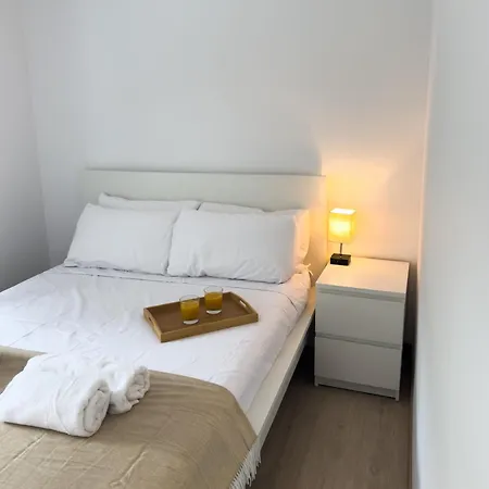 107 - Beachside Renovated 1br 5 Min From * קמברילס