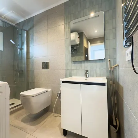 107 - Beachside Renovated 1br 5 Min From *